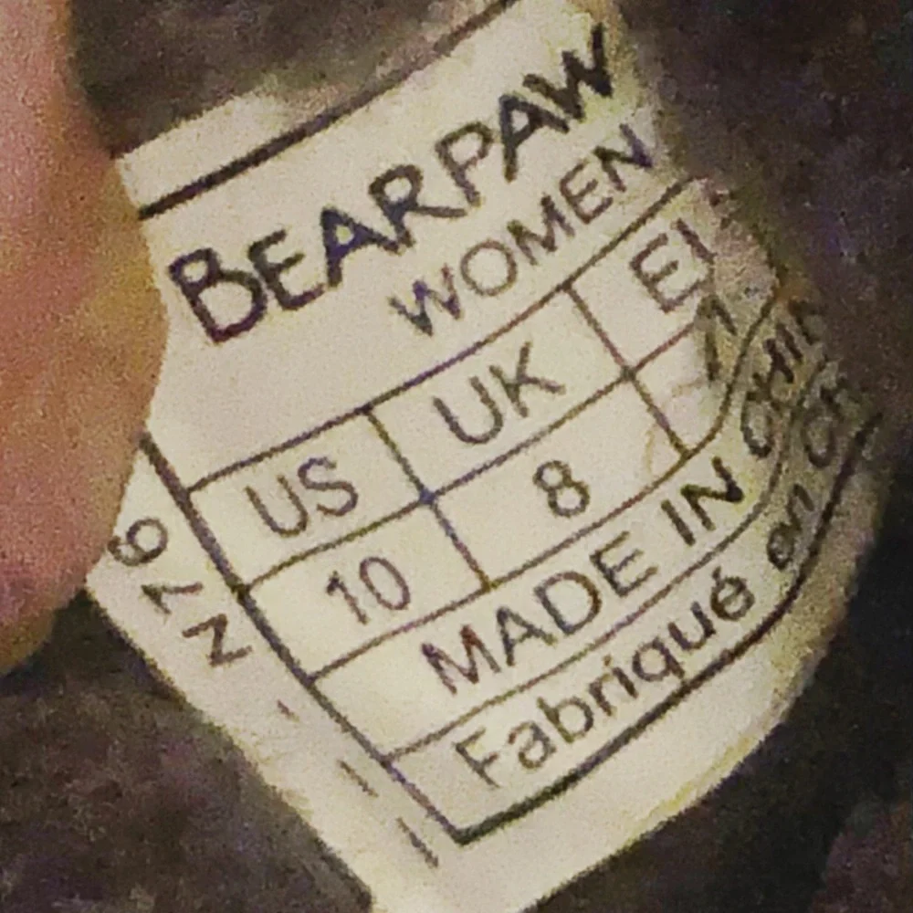 BearPaw Womans Elle Gray Suede Boots Size 10